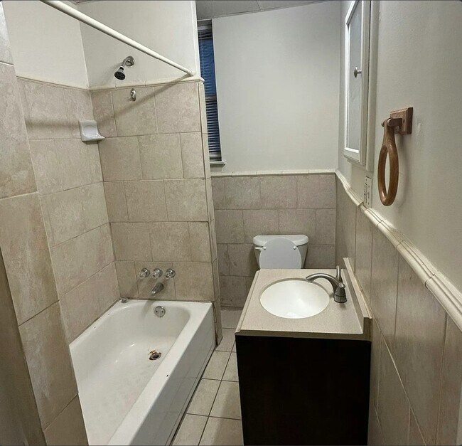 Building Photo - 2538 Amber St