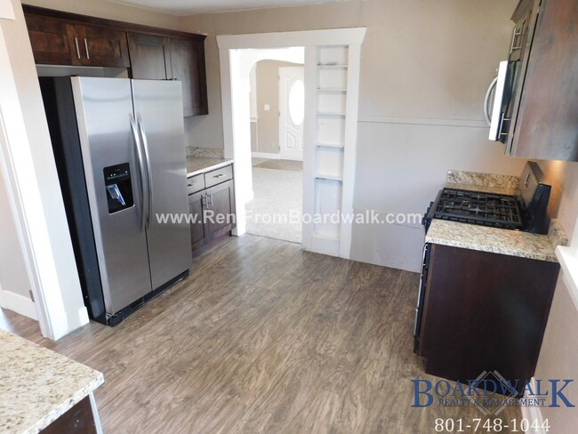 Building Photo - Fantastic SLC home!