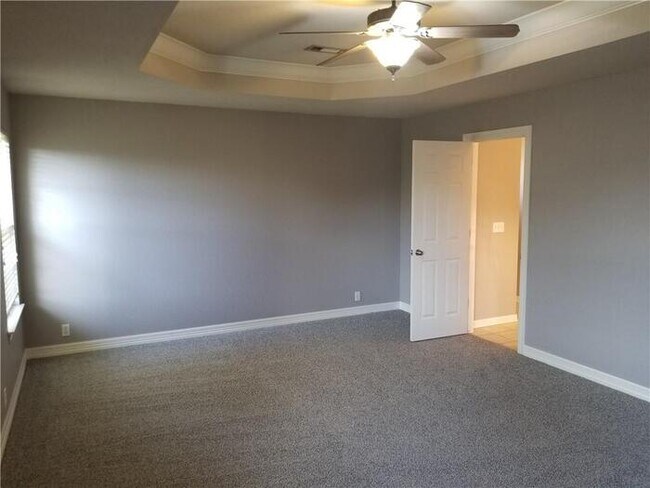 Building Photo - 884 Palisades Ave