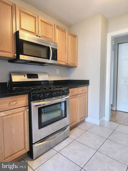 Building Photo - 5565 Columbia Pike