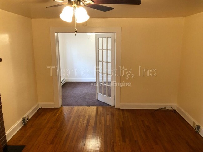 Building Photo - 517 NE Main St