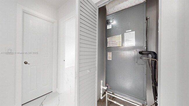 Building Photo - 917 SW 135th Ct