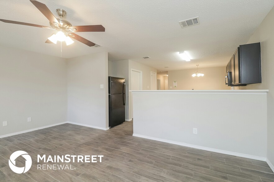 Building Photo - 735 Panola Dr