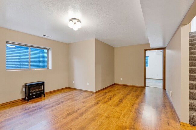 Building Photo - Single Family Home in LOLO, 4 bed / 3 bath...