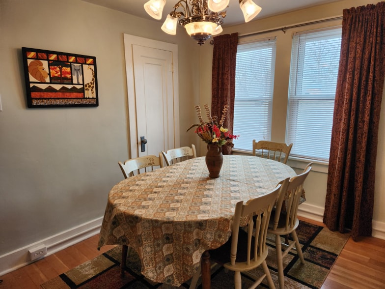 Building Photo - 204 E 3rd Ave