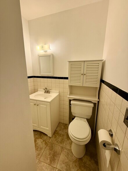 Building Photo - 5 Villa Dr