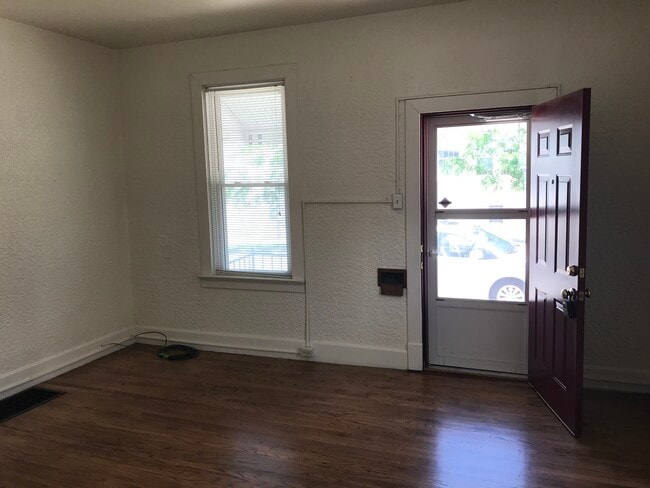 family room - 2317 Marconi Ave