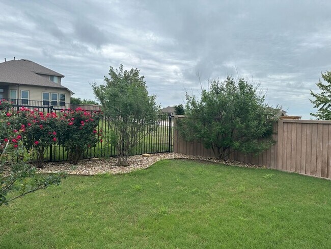 Building Photo - Beautiful 3 bed/2.5 bath, house on corner lot w/ green space in the Teravista community
