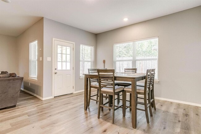 Building Photo - Great 4 Bed, 2 Bath in South Arlington- Mansfield ISD-  76001