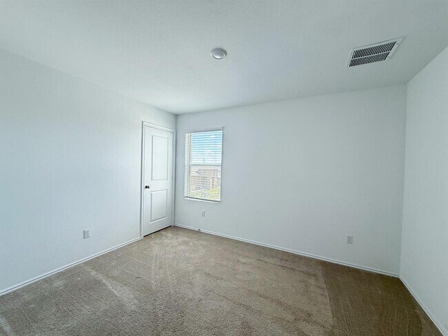 Building Photo - 112 Standing Rock Ln