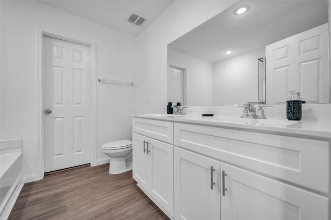 Building Photo - 7306 Madison Cmns Ln