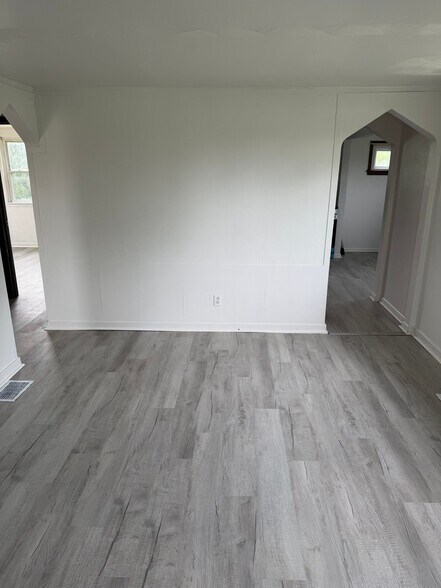 Building Photo - 1347 High Rd