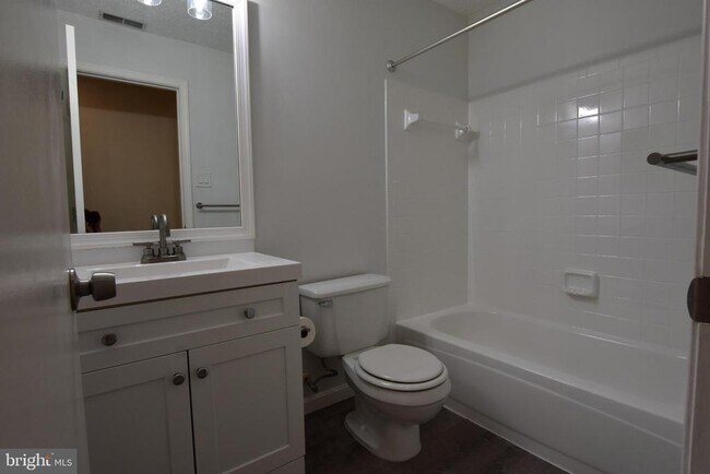 Building Photo - 2603 Camelback Ln