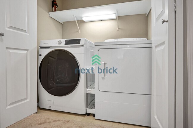 Building Photo - 1 Bed 1 Bath Condo for Rent in Sammamish!