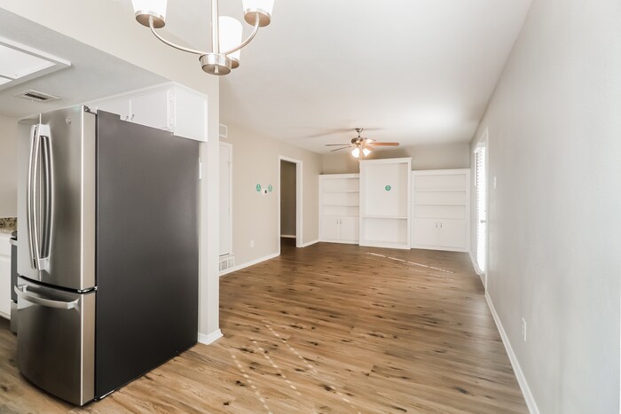 Building Photo - 3310 Ridgehaven St