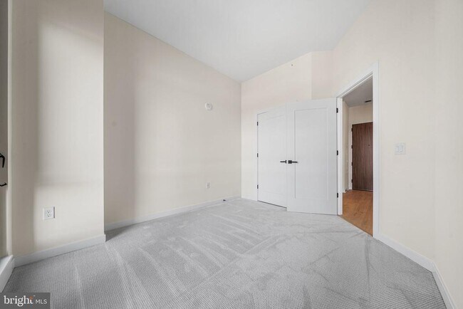 Building Photo - 255 W Falls Station Blvd