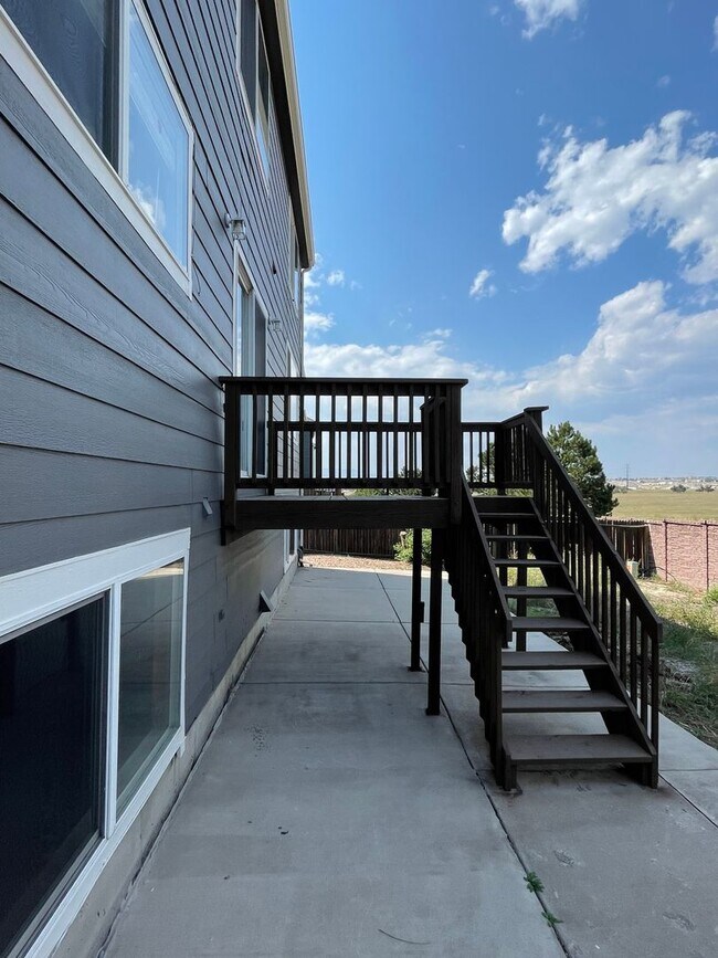 Building Photo - Renovated Home with A/C!