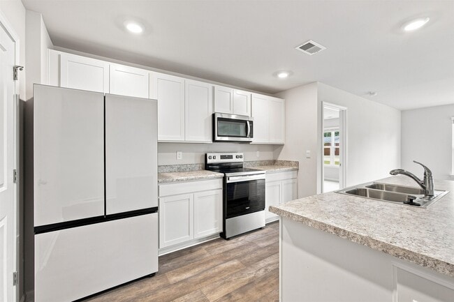 Building Photo - 208 Jeff Waters Cir