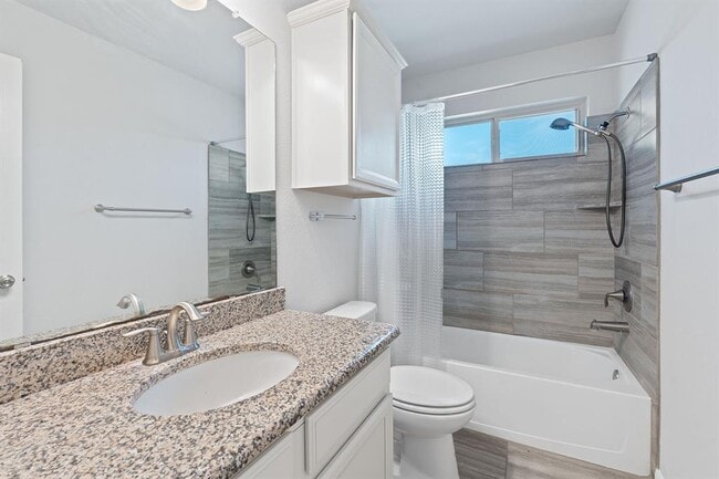 Building Photo - 307 Parkside Dr