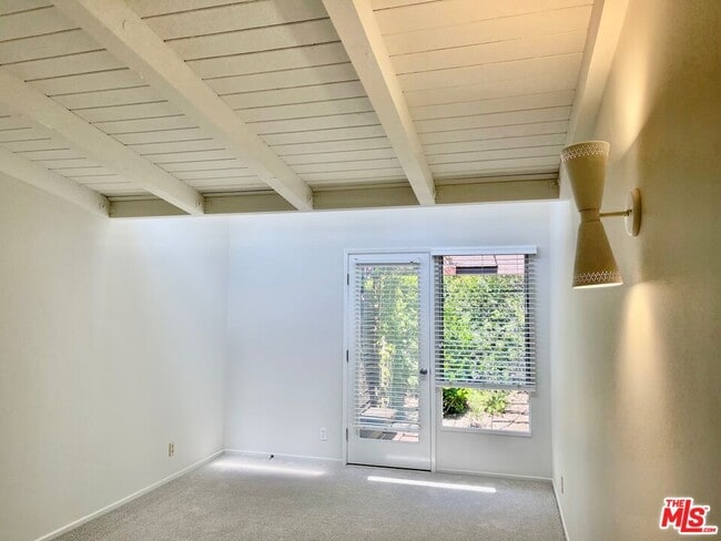 Building Photo - 694 San Lorenzo St