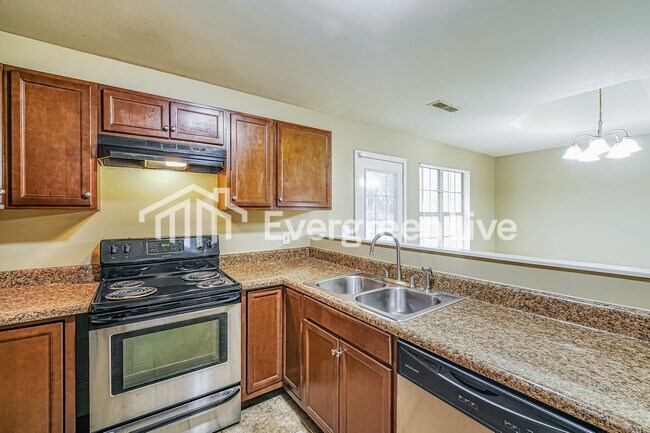 Building Photo - 548 Woodhill Cove Dr