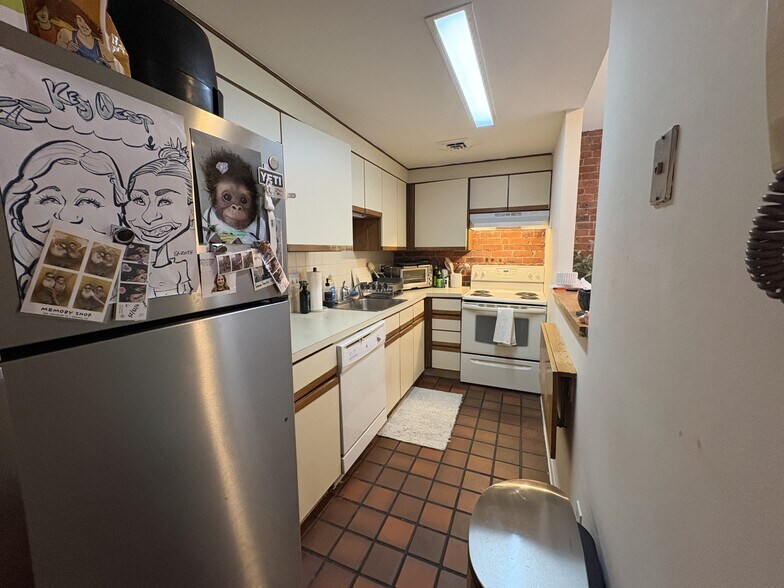 Building Photo - 87 Gainsborough St