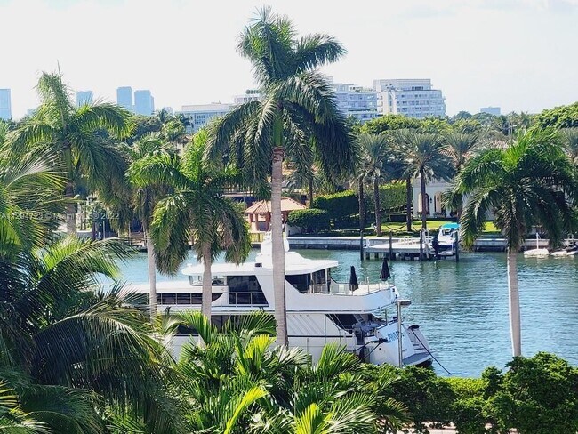 Building Photo - 4925 Collins Ave
