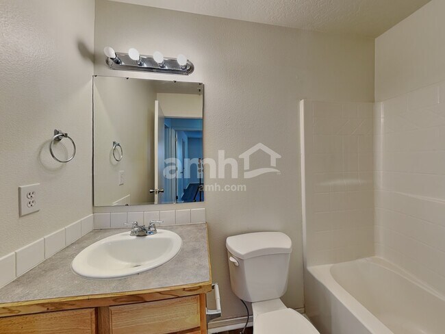 Building Photo - 6619 S Covewood Way