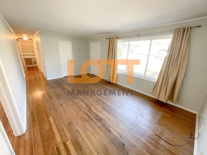 Building Photo - 126 Forestdale Dr