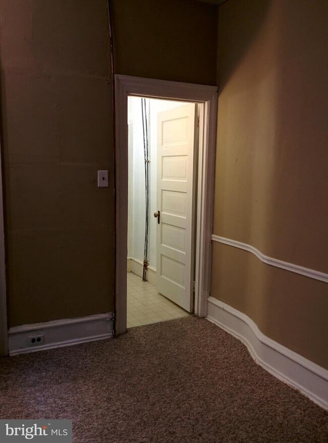 Building Photo - 419 Green Ln