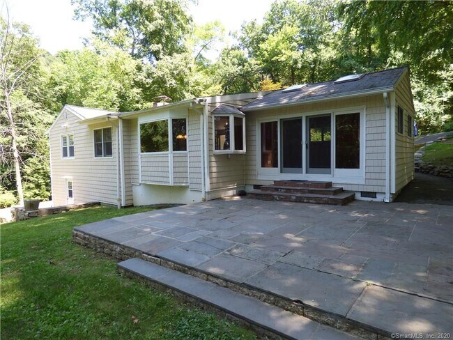 Building Photo - 5 Candlewood Lake Dr