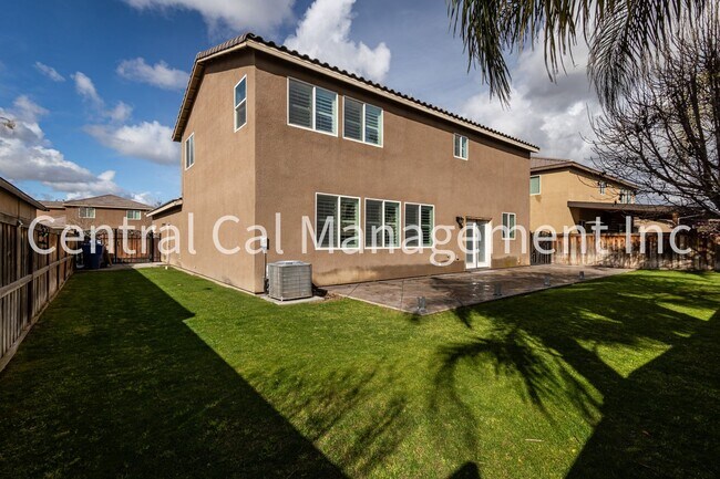 Building Photo - 5 Bedroom/3 Bath Home with Paid Solar System - $3095 Per month!