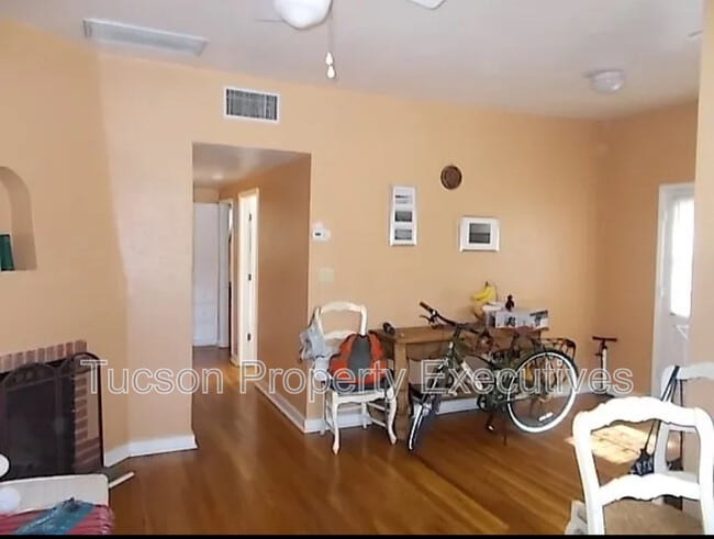 Building Photo - 1220 N Olsen Ave