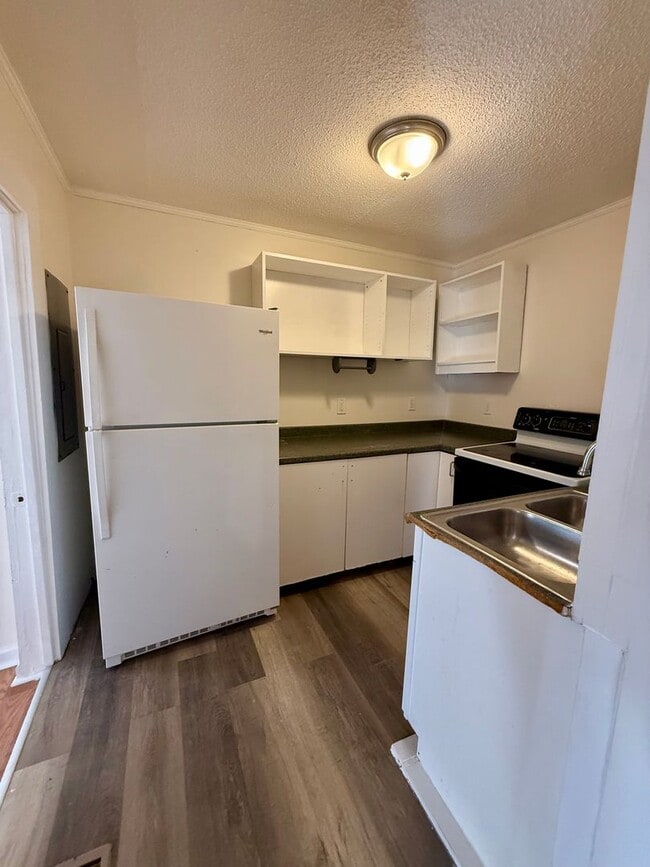 Building Photo - 3208 Dodds Ave