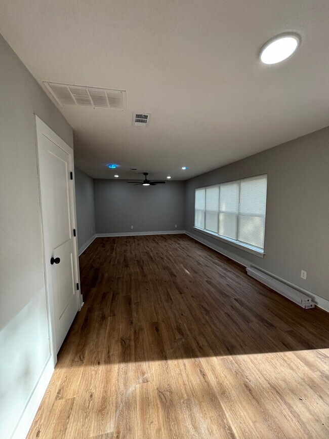 Building Photo - 3386 County Rd 209