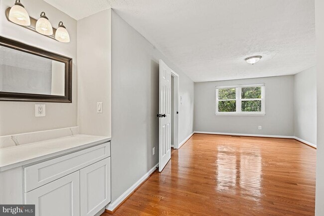 Building Photo - 9409 Mirror Pond Dr