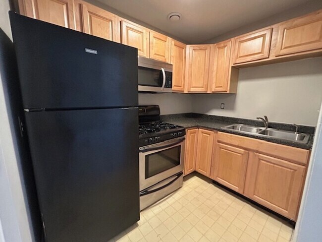 Building Photo - 1814 St Paul St