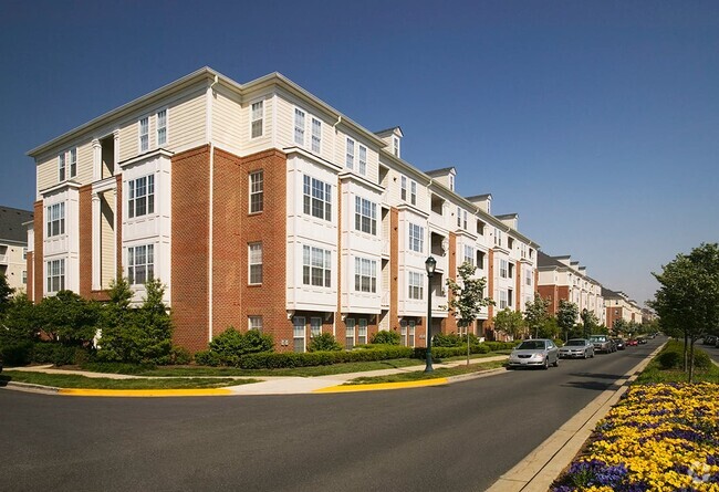 Building Photo - The Residences at King Farm