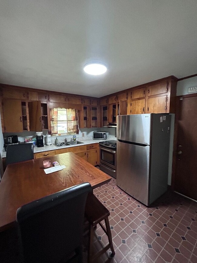 Building Photo - 1706 Danenhower Rd