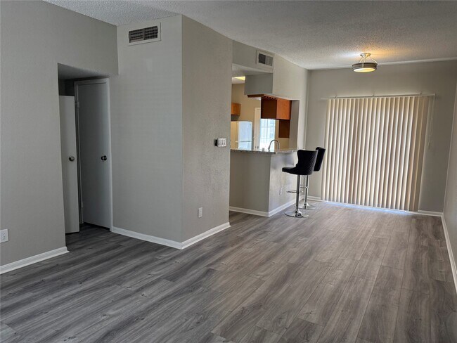 Building Photo - 7575 Cambridge St