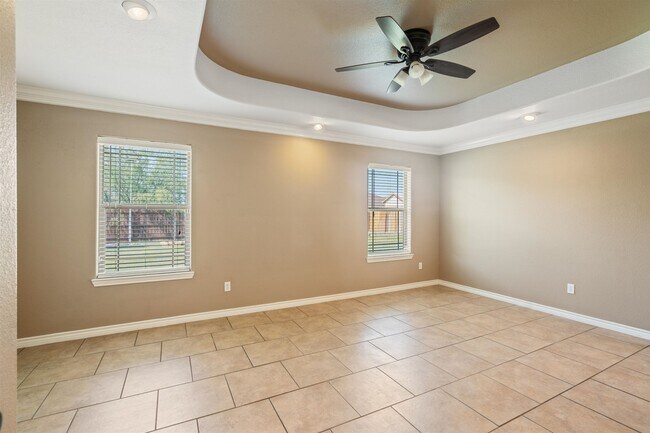 Building Photo - 102 Yellowstone Dr