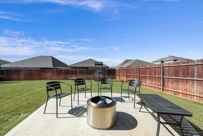 Building Photo - "Energy-Efficient 4-2 Home with Designer Finishes and a Spacious Backyard Retreat!"