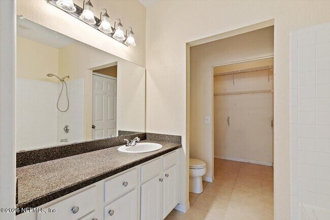 Building Photo - 13703 Richmond Park Dr N