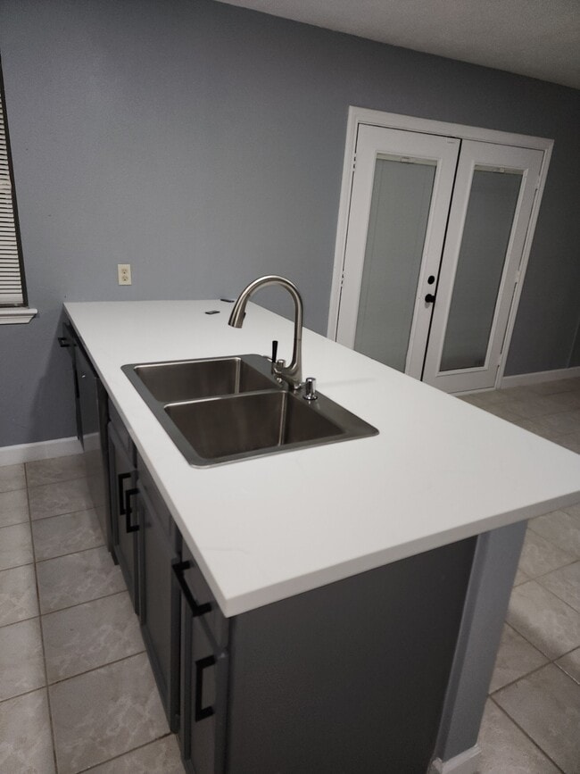 Building Photo - 517 S Downing St