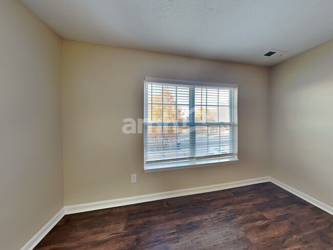 Building Photo - 12711 Buck Run Dr