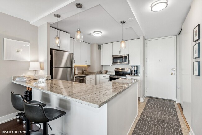 Building Photo - 1636 N Wells St