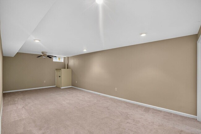 Building Photo - 11813 Murre Ct