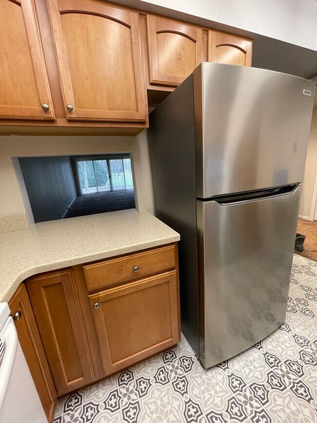 Building Photo - For Lease / Rent