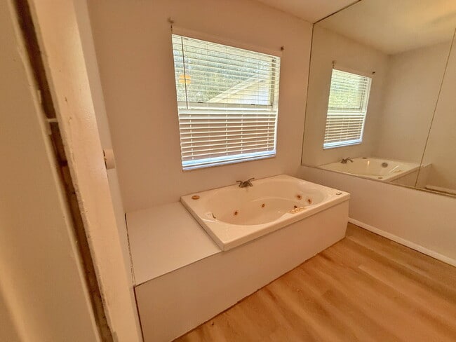 Building Photo - North Airport Manufactured Home on quiet street.