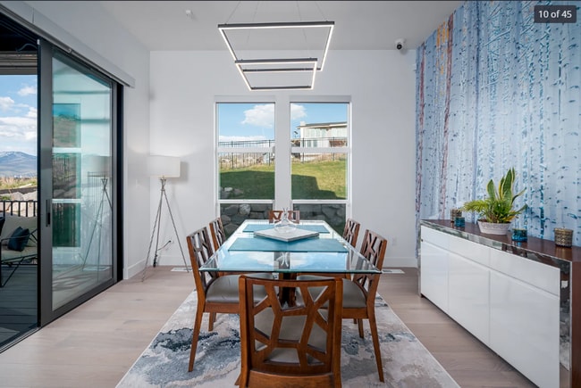 Building Photo - Stunning 5-bedroom, 4.5-bath home